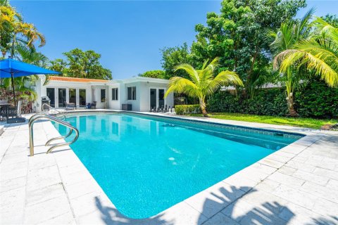 Купить виллу или дом в Майами, Флорида 5 спален, 317.91м2, № 1972613 - фото 8