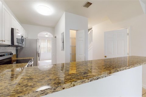 Снять в аренду кондоминиум в Хомстед, Флорида 2 спальни, 119.84м2, № 2070449 - фото 9