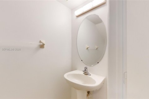Снять в аренду кондоминиум в Хомстед, Флорида 2 спальни, 119.84м2, № 2070449 - фото 7