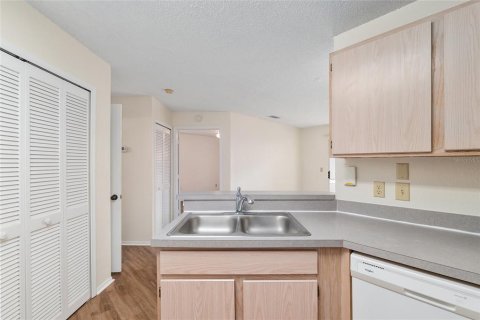Condominio en venta en Gainesville, Florida, 1 dormitorio, 55.74 m2 № 2239684 - foto 14