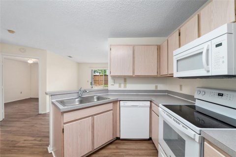 Condominio en venta en Gainesville, Florida, 1 dormitorio, 55.74 m2 № 2239684 - foto 13