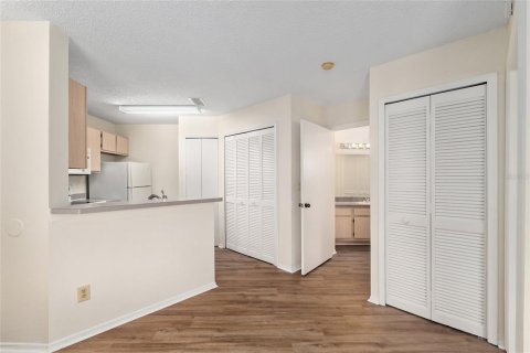 Condominio en venta en Gainesville, Florida, 1 dormitorio, 55.74 m2 № 2239684 - foto 9