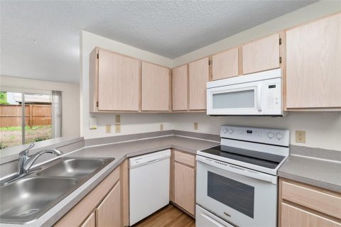 Condominio en venta en Gainesville, Florida, 1 dormitorio, 55.74 m2 № 2239684 - foto 15