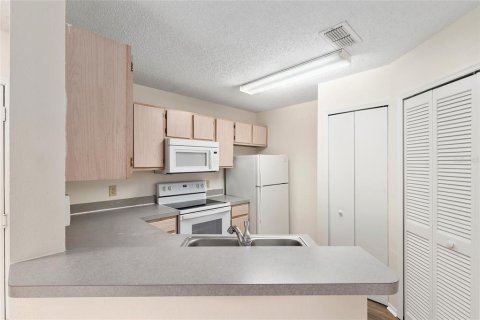 Condominio en venta en Gainesville, Florida, 1 dormitorio, 55.74 m2 № 2239684 - foto 11