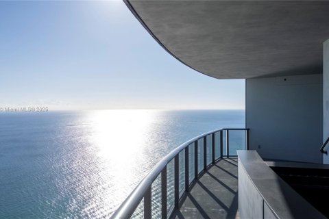 Купить кондоминиум в Санни-Айлс-Бич, Флорида 4 спальни, 330.27м2, № 2019093 - фото 20