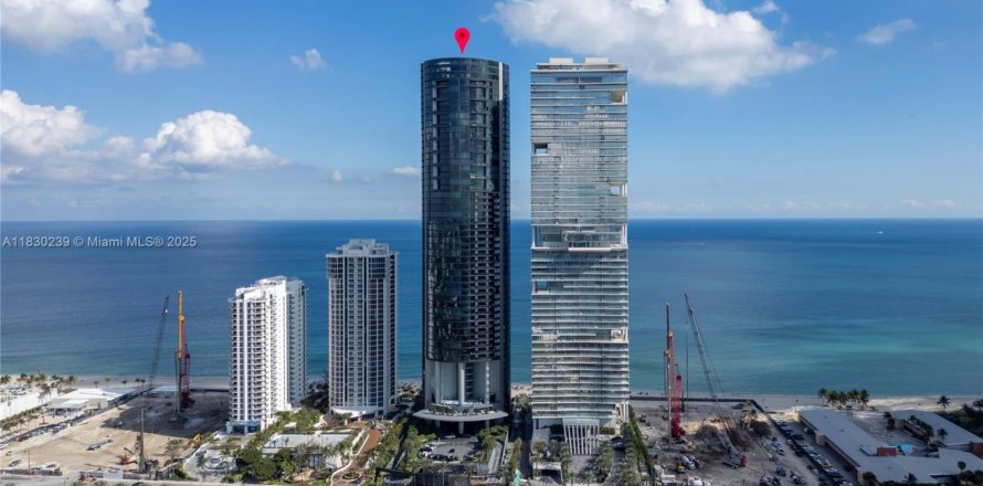 Кондоминиум с 4 спальнями в Санни-Айлс-Бич, Флорида № 2019093