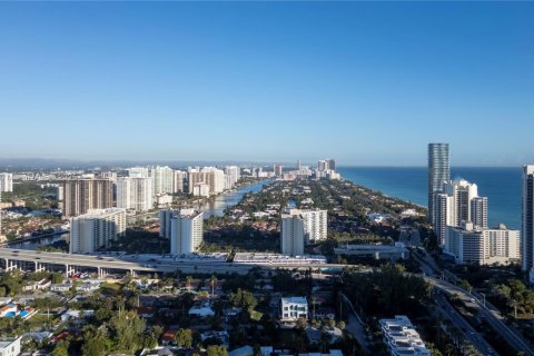 Купить кондоминиум в Санни-Айлс-Бич, Флорида 4 спальни, 330.27м2, № 2019093 - фото 11