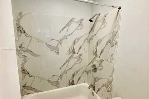 Villa ou maison à louer à Lighthouse Point, Floride: 1 chambre, 65.03 m2 № 1990276 - photo 14