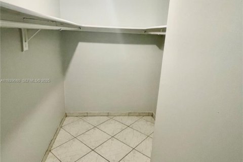 Villa ou maison à louer à Lighthouse Point, Floride: 1 chambre, 65.03 m2 № 1990276 - photo 12