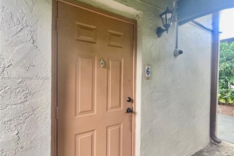 Villa ou maison à louer à Lighthouse Point, Floride: 1 chambre, 65.03 m2 № 1990276 - photo 2