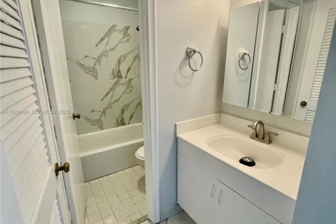 Villa ou maison à louer à Lighthouse Point, Floride: 1 chambre, 65.03 m2 № 1990276 - photo 13