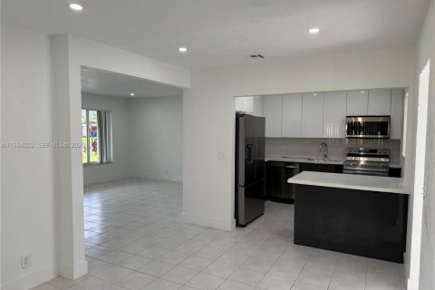 Купить виллу или дом в Холливуд, Флорида 3 спальни, 114.46м2, № 2045744 - фото 4