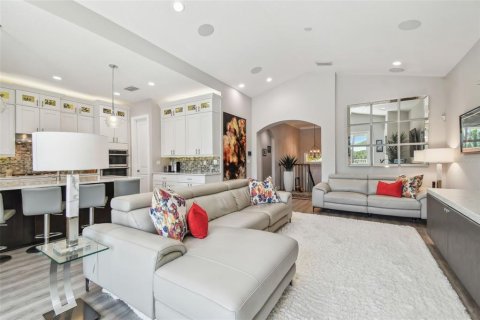 Townhouse in Saint Petersburg, Florida 3 bedrooms, 216.83 sq.m. № 1756998 - photo 6