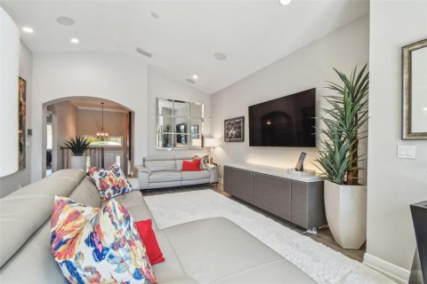 Townhouse in Saint Petersburg, Florida 3 bedrooms, 216.83 sq.m. № 1756998 - photo 7