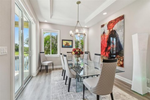 Townhouse in Saint Petersburg, Florida 3 bedrooms, 216.83 sq.m. № 1756998 - photo 15