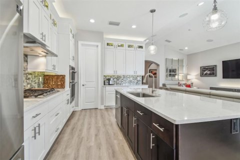 Townhouse in Saint Petersburg, Florida 3 bedrooms, 216.83 sq.m. № 1756998 - photo 10