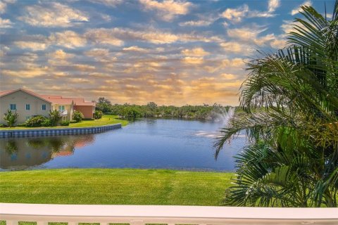 Townhouse in Saint Petersburg, Florida 3 bedrooms, 216.83 sq.m. № 1756998 - photo 1
