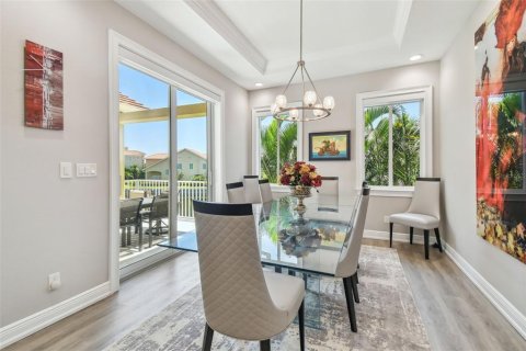 Townhouse in Saint Petersburg, Florida 3 bedrooms, 216.83 sq.m. № 1756998 - photo 14