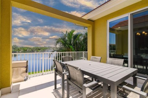 Townhouse in Saint Petersburg, Florida 3 bedrooms, 216.83 sq.m. № 1756998 - photo 19