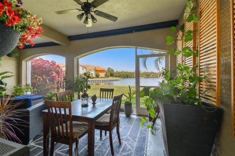 Townhouse in Saint Petersburg, Florida 3 bedrooms, 216.83 sq.m. № 1756998 - photo 22
