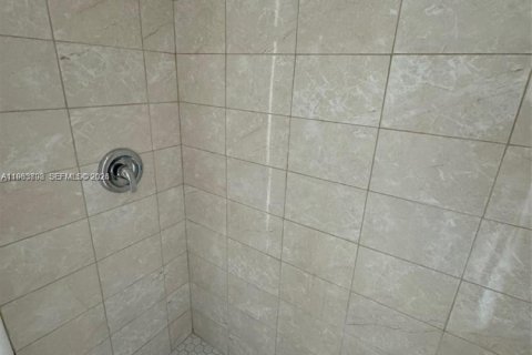 Снять в аренду кондоминиум в Майами, Флорида 2 спальни, 83.43м2, № 2025642 - фото 5