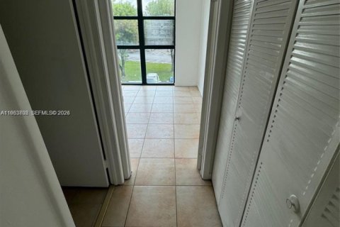 Снять в аренду кондоминиум в Майами, Флорида 2 спальни, 83.43м2, № 2025642 - фото 10