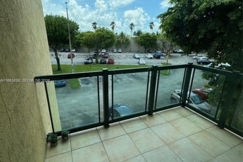 Снять в аренду кондоминиум в Майами, Флорида 2 спальни, 83.43м2, № 2025642 - фото 8