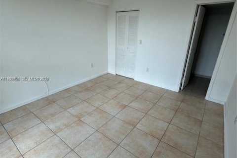 Снять в аренду кондоминиум в Майами, Флорида 2 спальни, 83.43м2, № 2025642 - фото 7