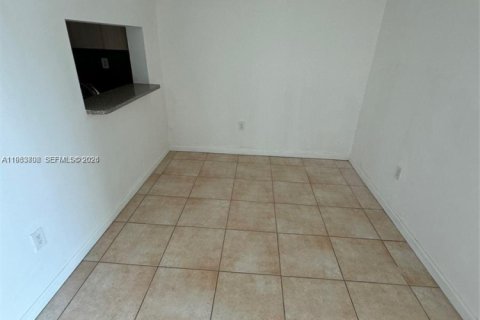 Снять в аренду кондоминиум в Майами, Флорида 2 спальни, 83.43м2, № 2025642 - фото 11