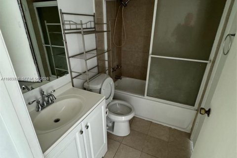 Снять в аренду кондоминиум в Майами, Флорида 2 спальни, 83.43м2, № 2025642 - фото 9