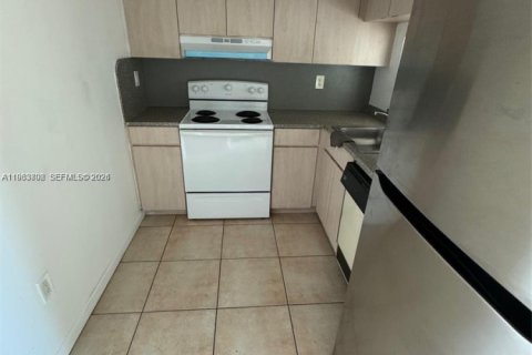 Снять в аренду кондоминиум в Майами, Флорида 2 спальни, 83.43м2, № 2025642 - фото 12