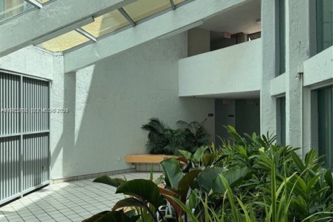 Снять в аренду кондоминиум в Майами, Флорида 2 спальни, 83.43м2, № 2025642 - фото 4