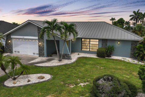 House in Punta Gorda, Florida 2 bedrooms, 144.09 sq.m. № 1899398 - photo 1