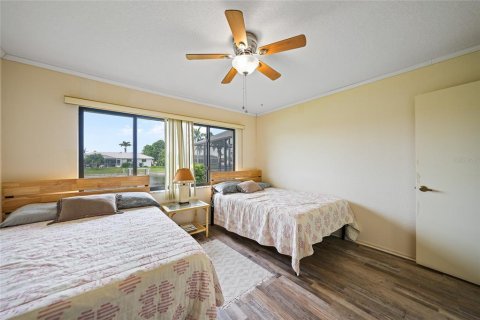 House in Punta Gorda, Florida 2 bedrooms, 144.09 sq.m. № 1899398 - photo 24