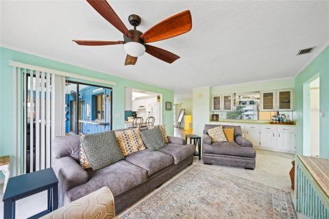 House in Punta Gorda, Florida 2 bedrooms, 144.09 sq.m. № 1899398 - photo 15