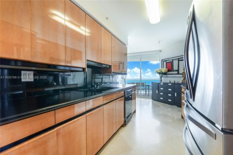 Copropriété à louer à Sunny Isles Beach, Floride: 3 chambres, 205.31 m2 № 1936511 - photo 13