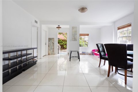 Propiedad comercial en venta en Miami, Florida, 172.43 m2 № 1960527 - foto 18