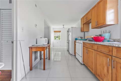Propiedad comercial en venta en Miami, Florida, 172.43 m2 № 1960527 - foto 20