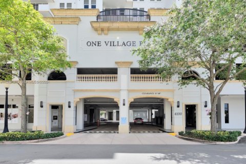 Condominio en alquiler en Coral Gables, Florida, 3 dormitorios, 106.56 m2 № 2085709 - foto 2