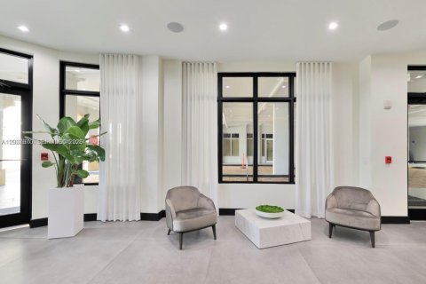 Condominio en alquiler en Coral Gables, Florida, 3 dormitorios, 106.56 m2 № 2085709 - foto 3