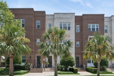 Townhouse in Winter Garden, Florida 3 bedrooms, 188.59 sq.m. № 1789655 - photo 1