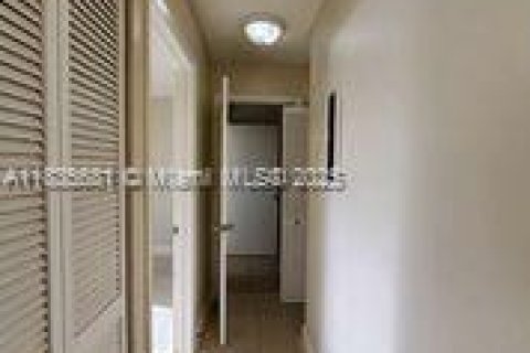 Купить кондоминиум в Окленд-Парк, Флорида 1 спальня, 74.51м2, № 2045518 - фото 19