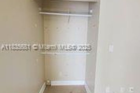 Купить кондоминиум в Окленд-Парк, Флорида 1 спальня, 74.51м2, № 2045518 - фото 18