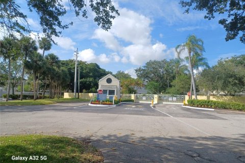 Купить кондоминиум в Окленд-Парк, Флорида 1 спальня, 74.51м2, № 2045518 - фото 7