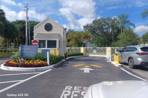 Купить кондоминиум в Окленд-Парк, Флорида 1 спальня, 74.51м2, № 2045518 - фото 6