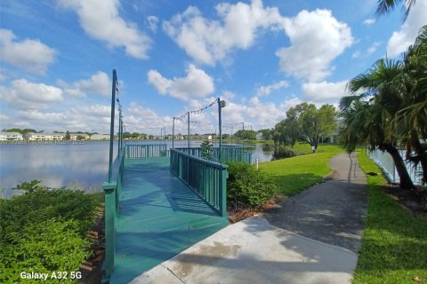 Купить кондоминиум в Окленд-Парк, Флорида 1 спальня, 74.51м2, № 2045518 - фото 5