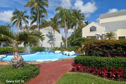 Кондоминиум с 1 спальней в Окленд-Парк, Флорида № 2045518