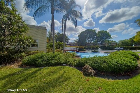 Купить кондоминиум в Окленд-Парк, Флорида 1 спальня, 74.51м2, № 2045518 - фото 2