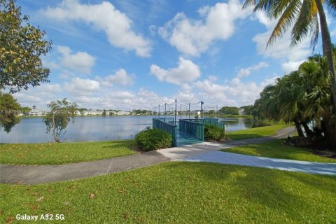 Купить кондоминиум в Окленд-Парк, Флорида 1 спальня, 74.51м2, № 2045518 - фото 3