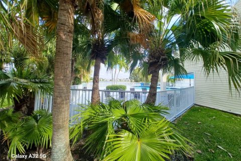 Купить кондоминиум в Окленд-Парк, Флорида 1 спальня, 74.51м2, № 2045518 - фото 4